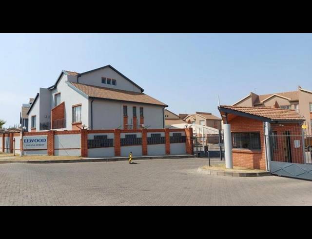 2 BEDROOM TOWNHOUSE FOR SALE IN RYNFIELD